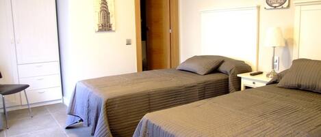 Chambre Double ou avec lits jumeaux | Bureau, rideaux occultants, Wi-Fi gratuit