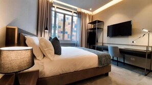1 bedroom, Frette Italian sheets, premium bedding, down comforters