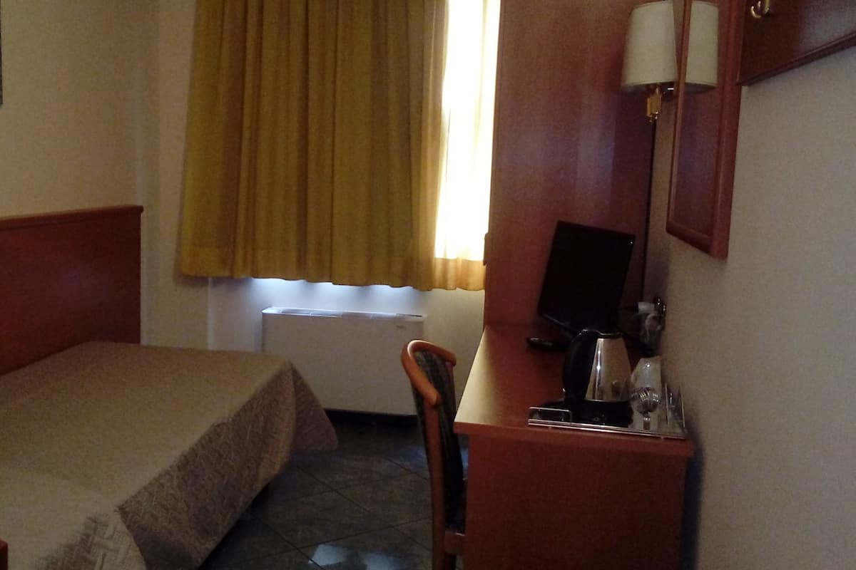 Single Room | 1 bedroom, Frette Italian sheets, premium bedding, down comforters