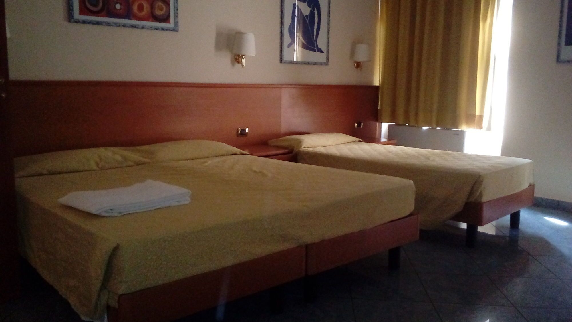 1 غرفة نوم وملاءات إيطالية من طراز فريتي وأغطية فراش متميزة