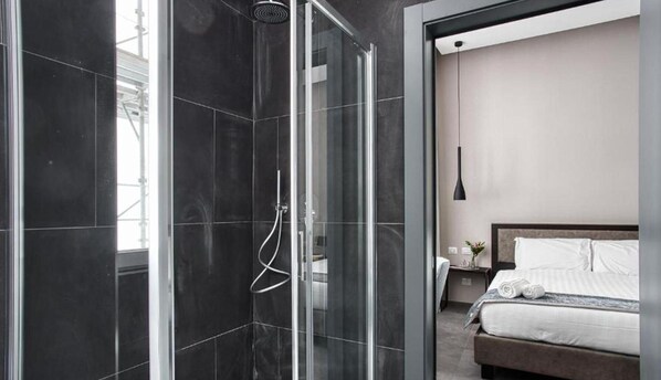 1 多间卧室、意大利 Frette 床单、高档床上用品、羽绒被