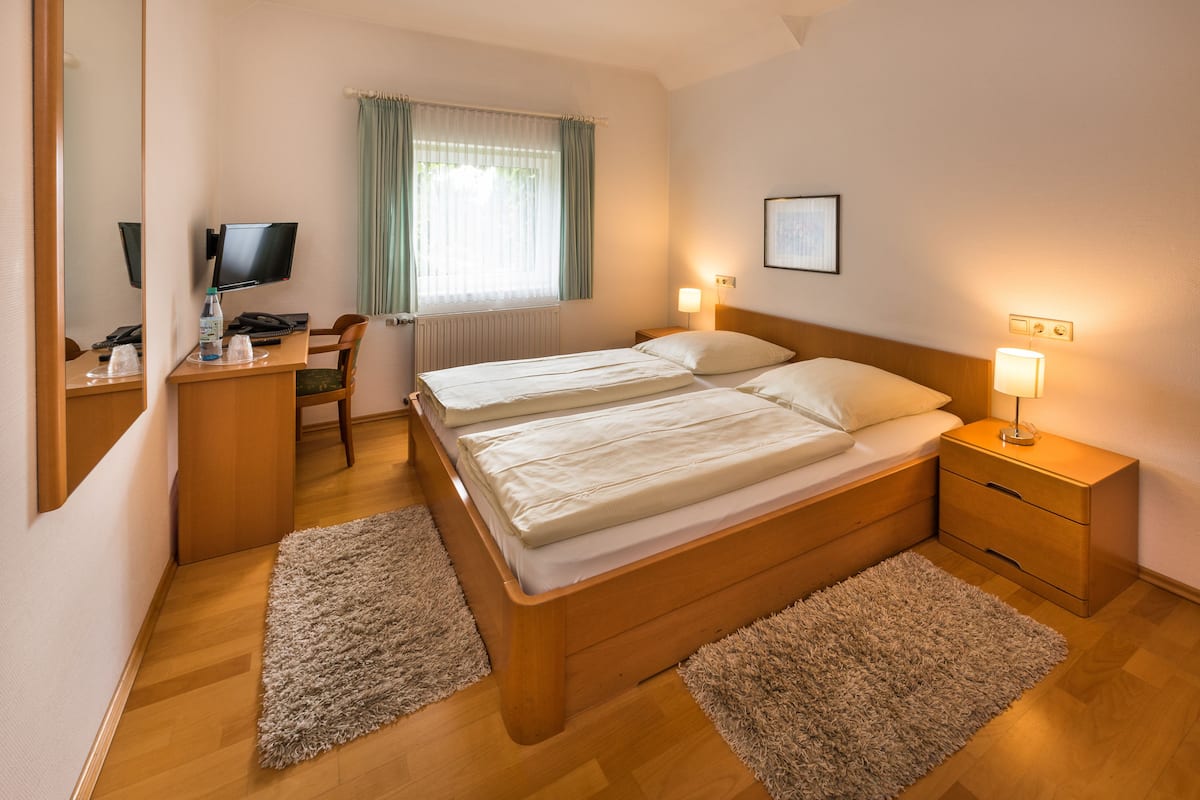 Chambre Ăconomique | Draps en coton Ă©gyptien, literie de qualitĂ© supĂ©rieure, bureau