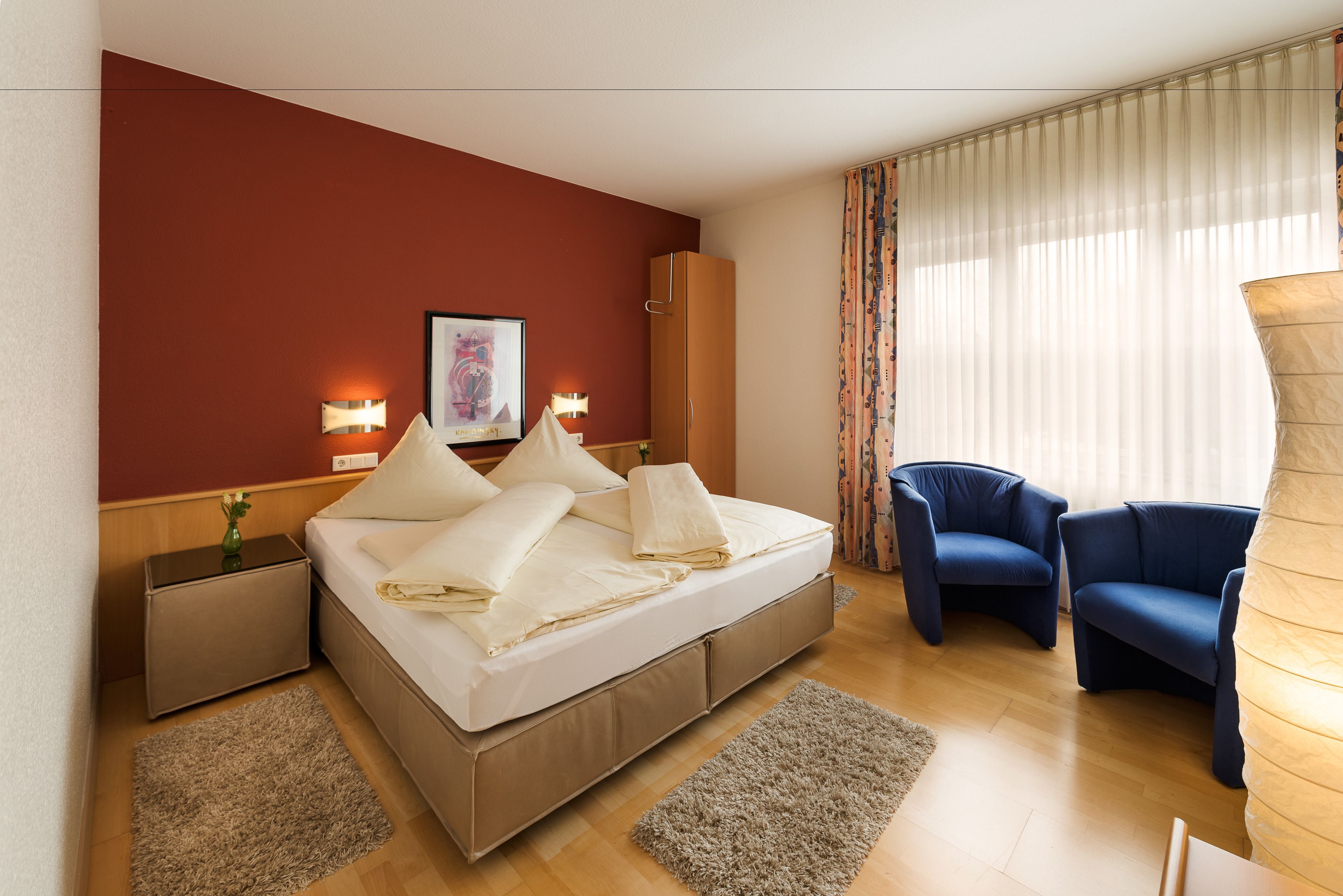 1 bedroom, egyptian cotton sheets, premium bedding, desk