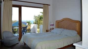 Chalet, 5 Bedrooms | 4 bedrooms, individually decorated, individually furnished, free WiFi