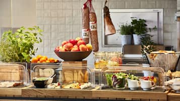 Café da manhã com buffet todos os dias (PLN 150 por pessoa)