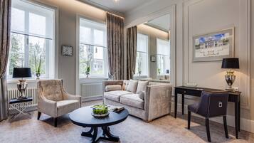 Apartment | Living room | 42-inch LCD TV with cable channels, TV