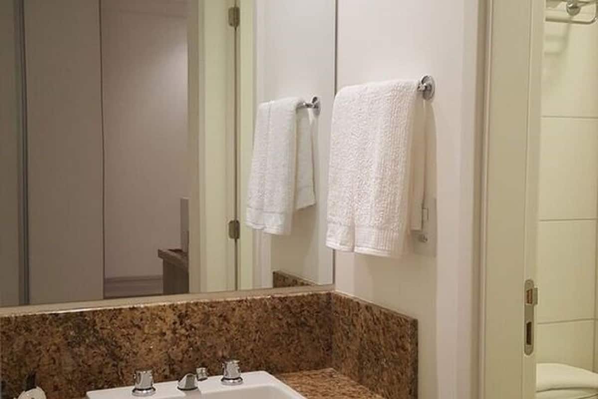 shower, rainfall showerhead, free toiletries, towels