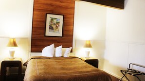 Standard Room, 1 Queen Bed | Desk, blackout drapes, WiFi (free), individually decorated - I-84 Motor Inn (Caldwell)
