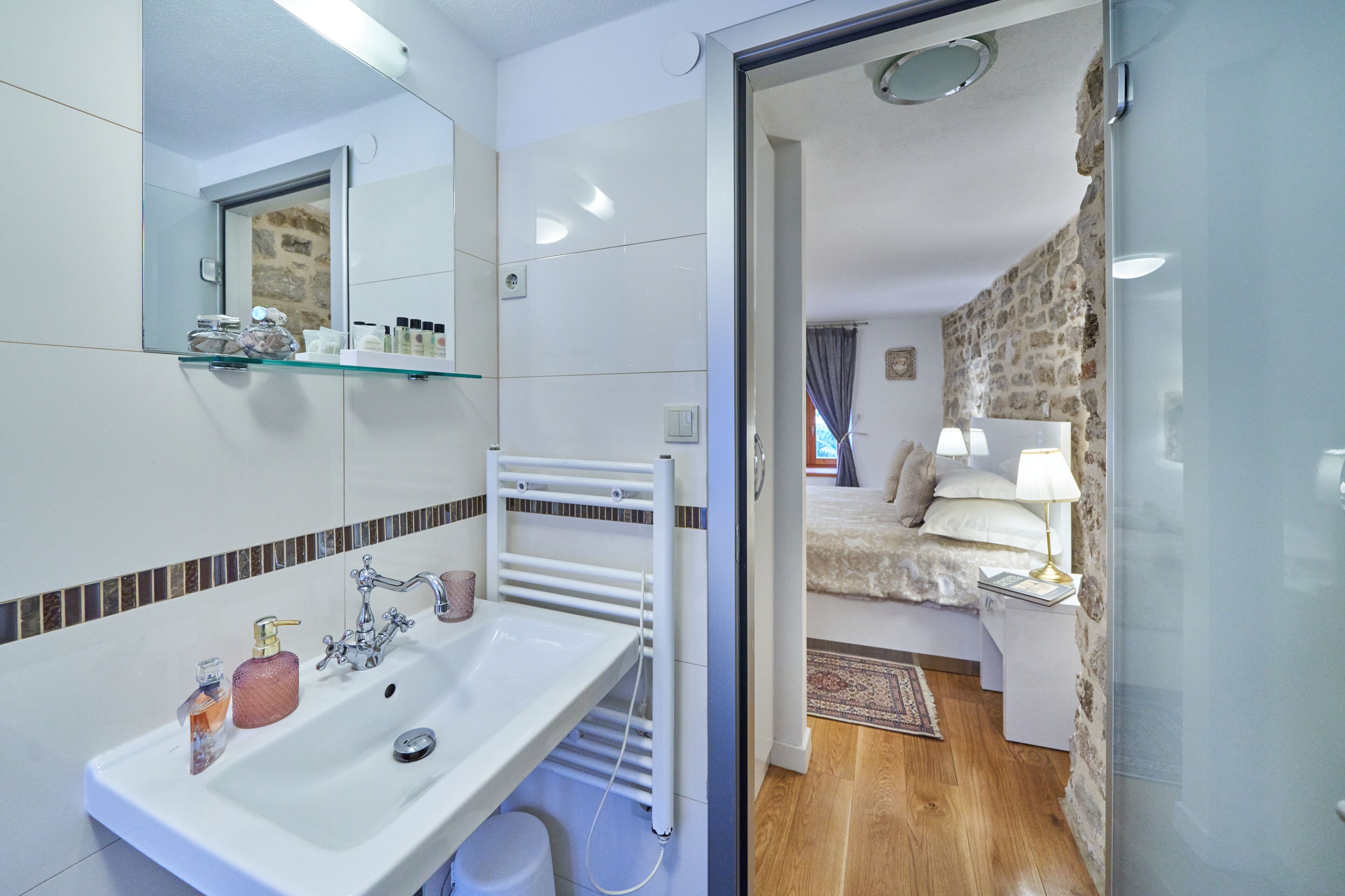 comfort double room | bathroom | free toiletries, hair dryer, bathrobes, slippers