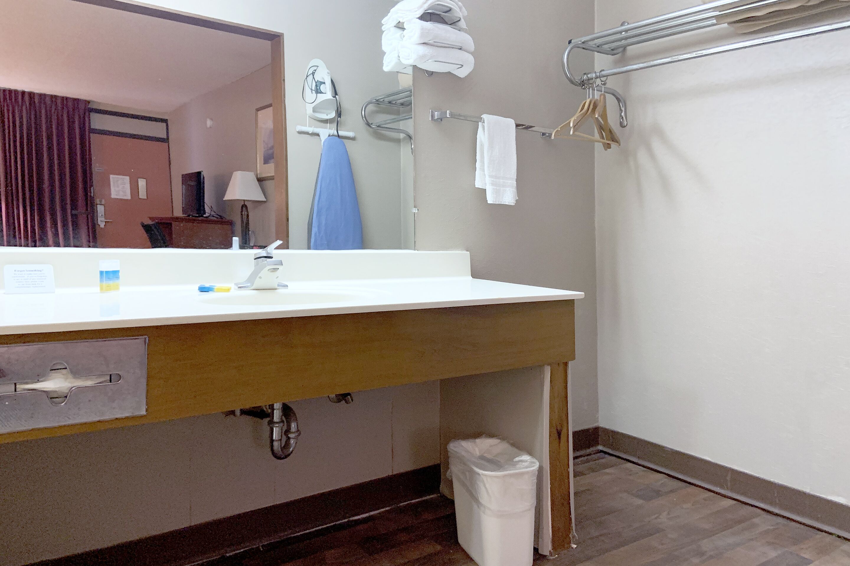 Foto - Paris Inn and Suites