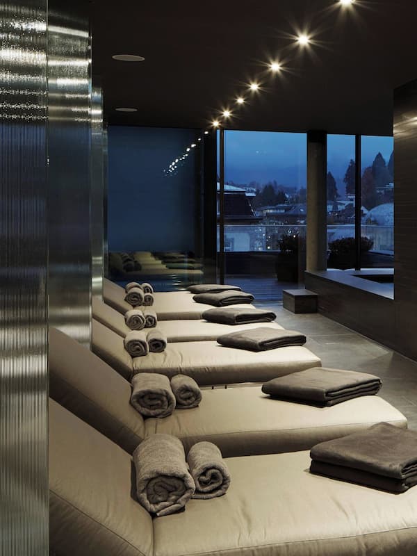 Couples treatment rooms, sauna, hot tub, steam room, body treatments