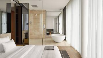 Suite, 1 Bedroom, Balcony | Bathroom