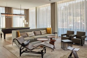 Suite, 1 Schlafzimmer, Balkon | Hochwertige Bettwaren, Minibar, Zimmersafe, schallisolierte Zimmer