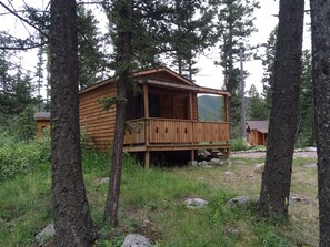 The Sapphire | Balcony - Boulder Creek Lodge - Campsite (Hall)