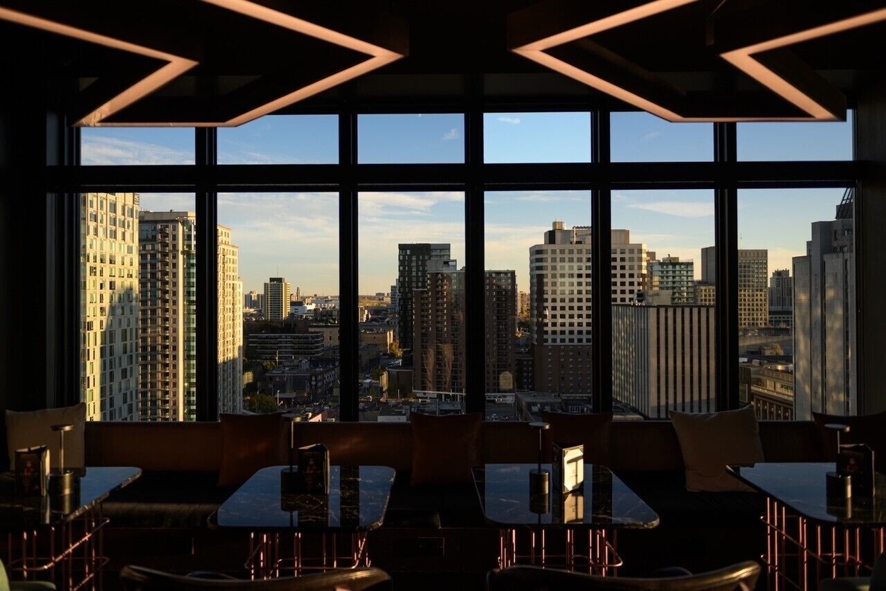 2 من البارات/الاستراحات، بار على السطح