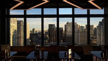 2 bars/lounges, rooftop bar