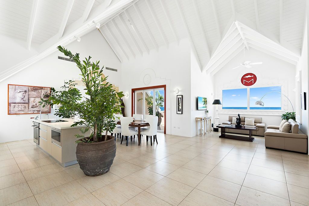 presidential penthouse, 3 bedrooms, balcony, ocean view | living area | smart tv