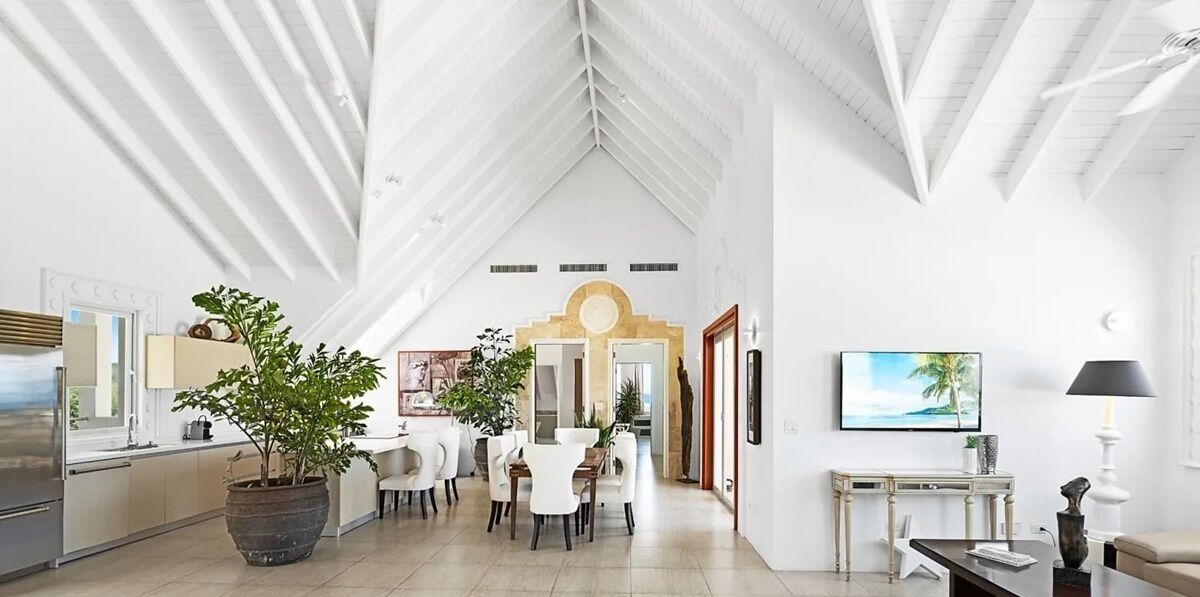 presidential penthouse, 3 bedrooms, balcony, ocean view | living area | smart tv