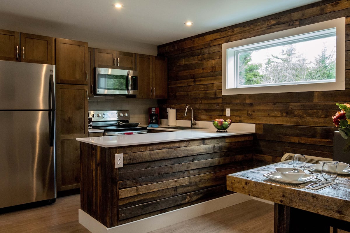 Suite Deluxe, 1 letto king con divano letto, non fumatori, cucina | Cucina privata | Frigorifero con congelatore, microonde, forno, piano cottura