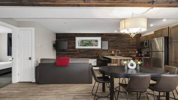 Deluxe House, 4 Bedrooms, Non Smoking, Kitchen | Premium bedding, down duvets, pillow-top beds, desk