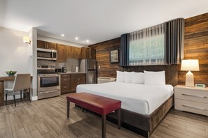 Standard Studio, 1 King Bed, Non Smoking, Kitchen | Premium bedding, down comforters, pillowtop beds, desk - Lake Placid Inn: Residences (Lake Placid)