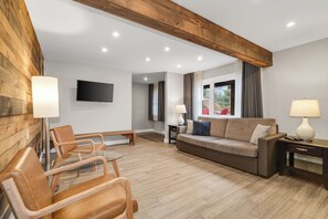 Hus – deluxe, 4 soverom, ikke-røyk, kjøkken | Oppholdsområde | LED-TV