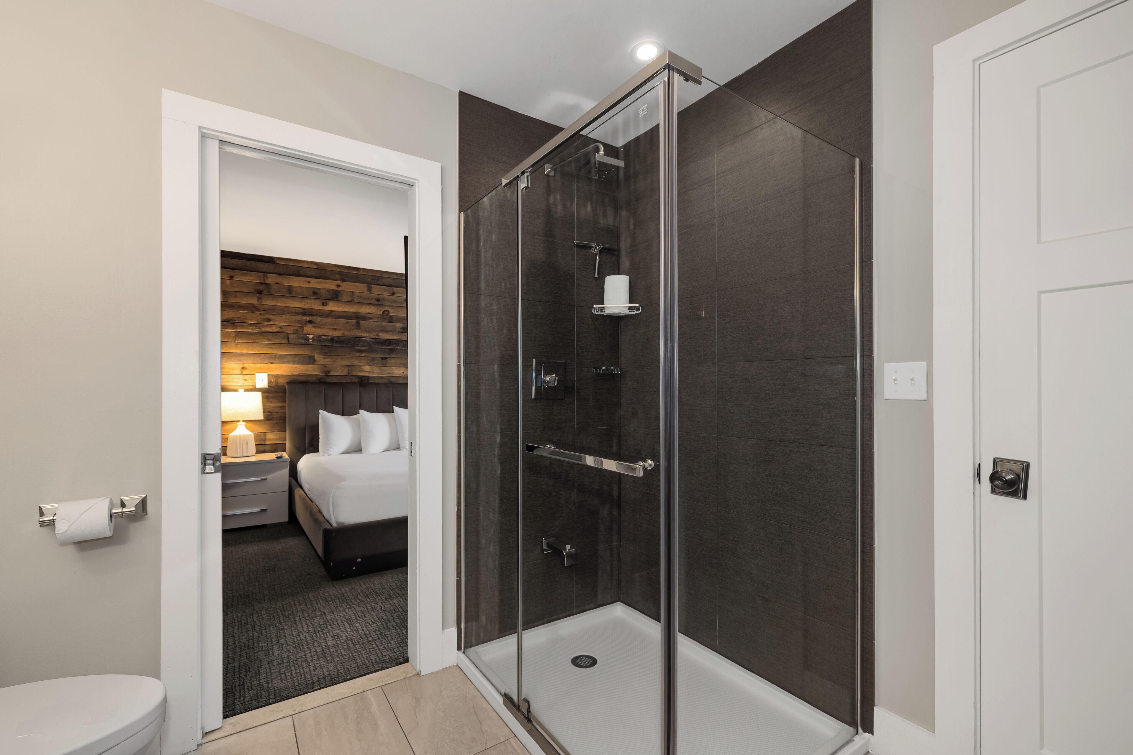 Shower, rainfall showerhead, free toiletries, hair dryer