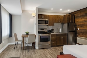 스탠다드 스튜디오, 킹사이즈침대 1개, 금연, 주방 | 2 개의 침실, 고급 침구, 오리/거위털 이불, 필로우탑 침대