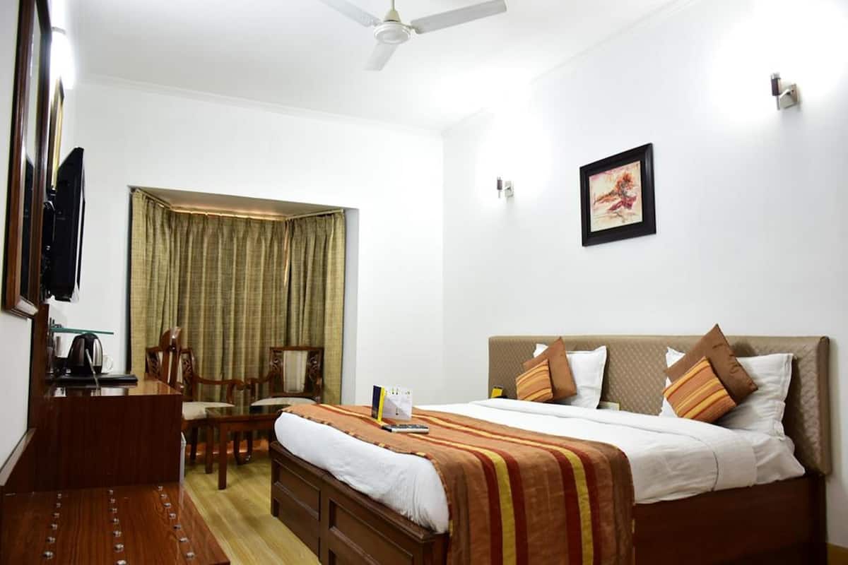 Standard Room | Desk, rollaway beds, free WiFi