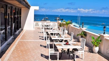 Déjeuner, dßner et souper servis sur place