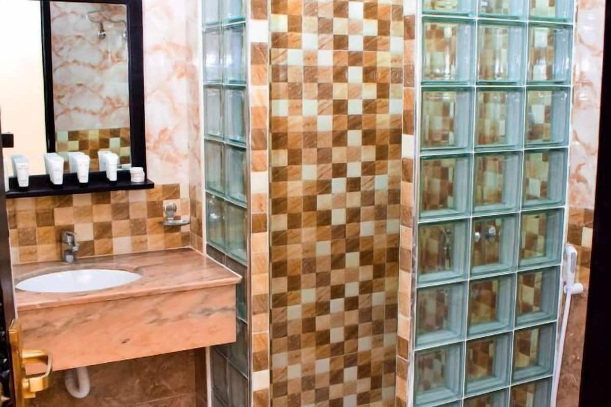 Badezimmer | Umweltfreundliche Kosmetikartikel, Haartrockner, Hausschuhe, HandtĂŒcher