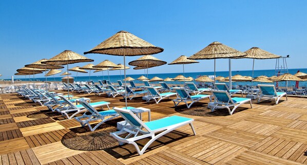 White sand - Holiday Inn Antalya - Lara by IHG (Antalya)