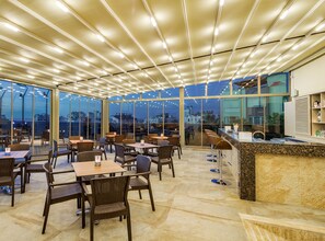 Restaurant - Holiday Inn Antalya - Lara by IHG (Antalya)