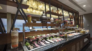 Desayuno buffet los días de semana (EUR 12 por persona)