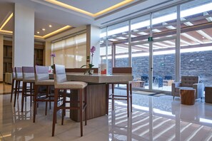 Free daily buffet breakfast - Hampton Inn by Hilton Irapuato (Irapuato)