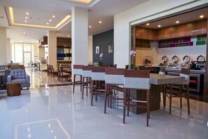 Free daily buffet breakfast  - Hampton Inn by Hilton Irapuato (Irapuato)