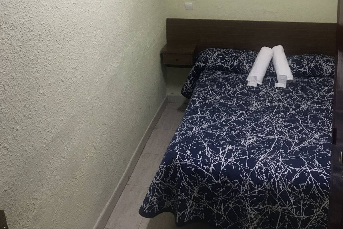 Economy-Doppelzimmer, 1 Doppelbett | Zimmersafe, Schreibtisch
