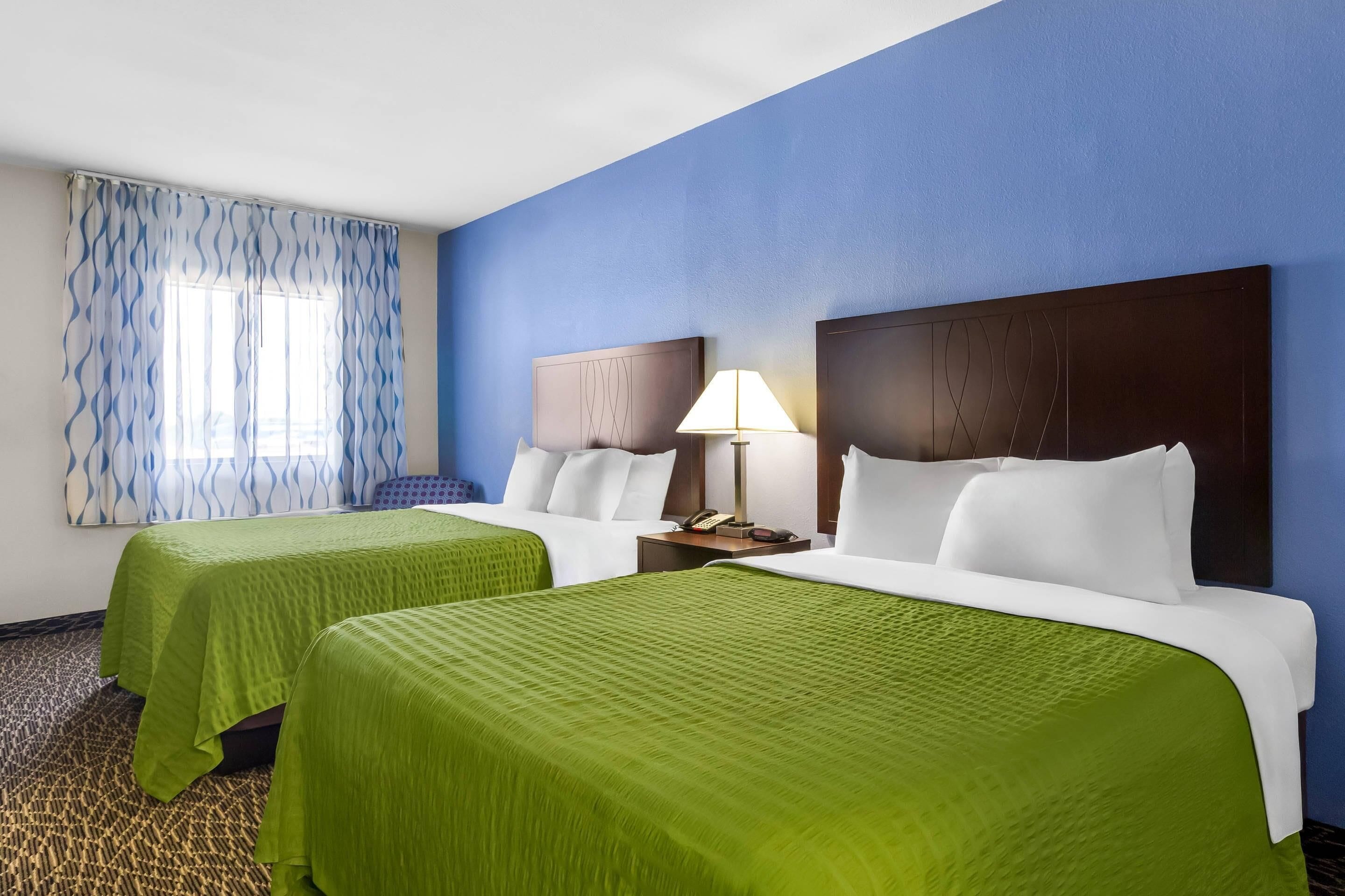 ห้องสแตนดาร์ด, เตียงควีนไซส์ 2 เตียง, ปลอดบุหรี่ | โต๊ะทำงาน, เตารีด/โต๊ะรีดผ้า, Wi-Fi ฟรี, ผ้าปูที่นอน