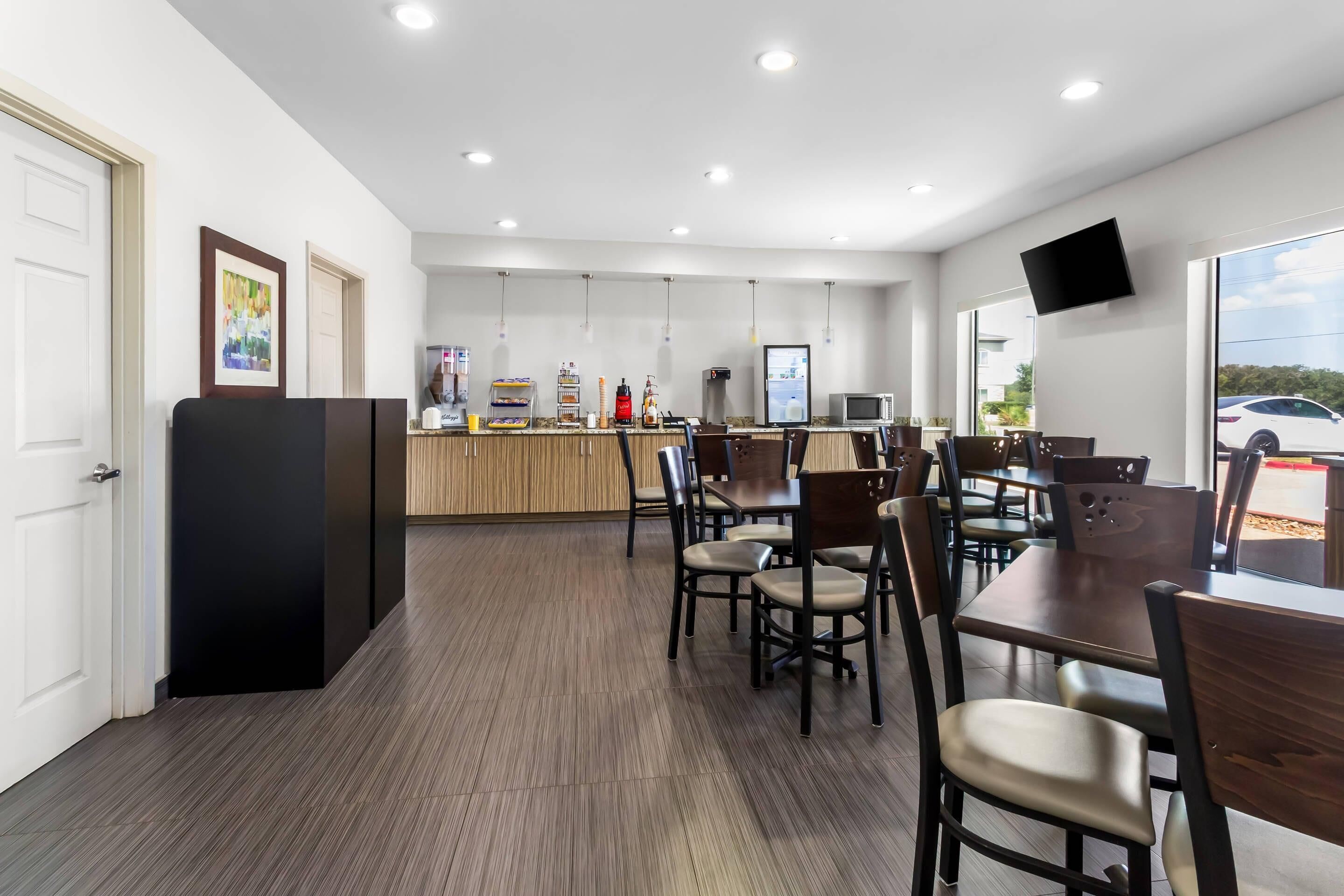 Free daily continental breakfast 