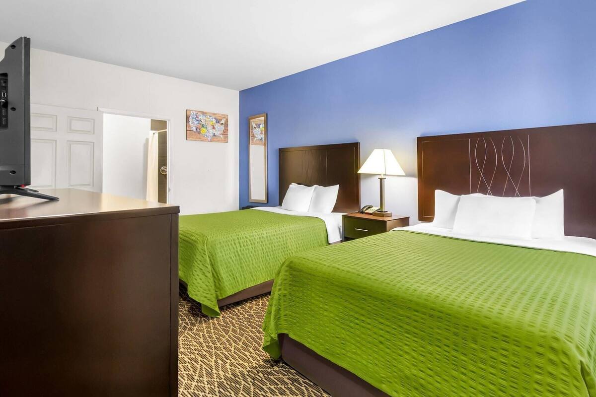 Desk, iron/ironing board, WiFi (free), alarm clocks