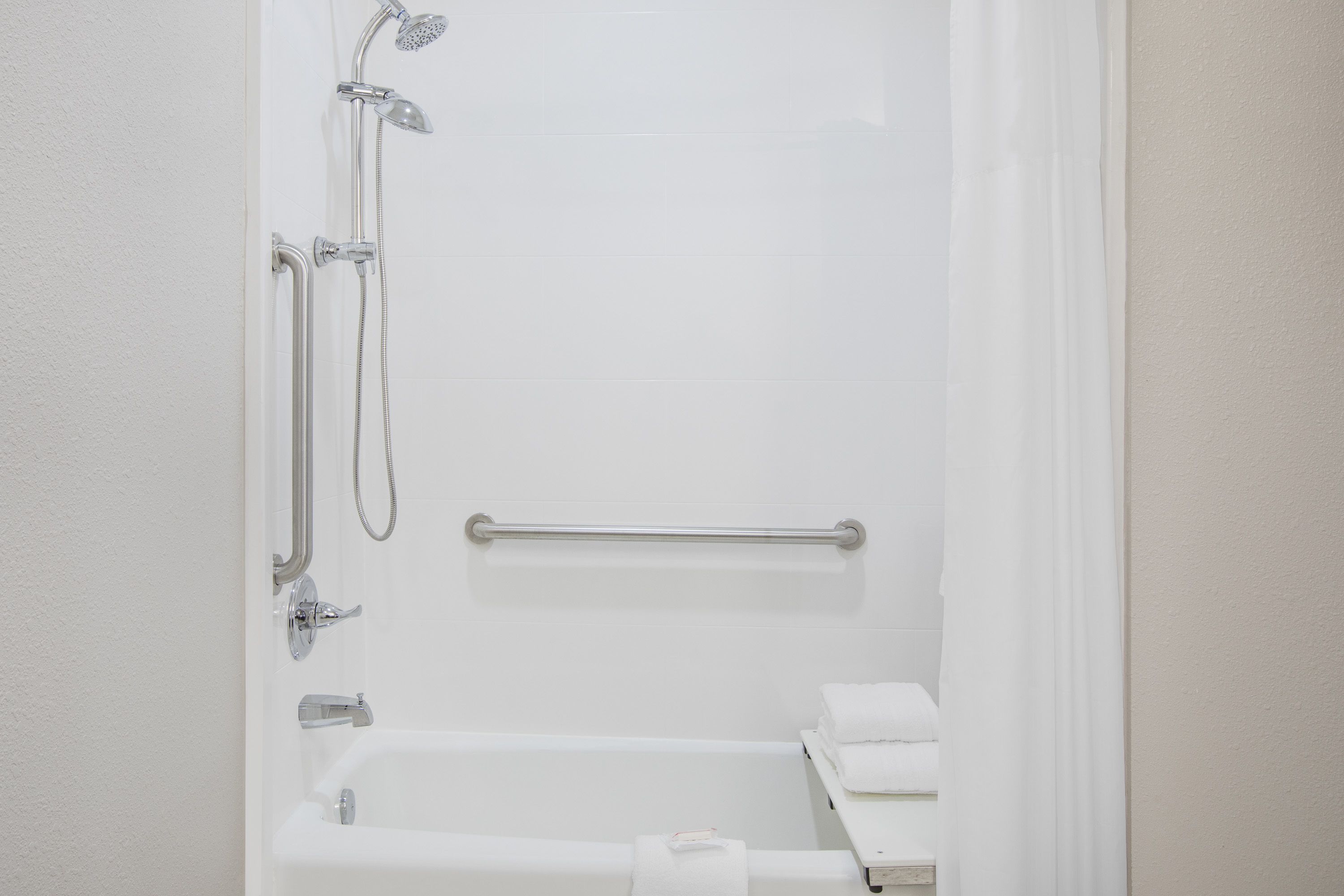 combined shower/bathtub, free toiletries, hair dryer, towels