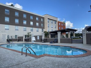 Outdoor pool - Holiday Inn Express Pineville-Alexandria Area by IHG (Pineville)