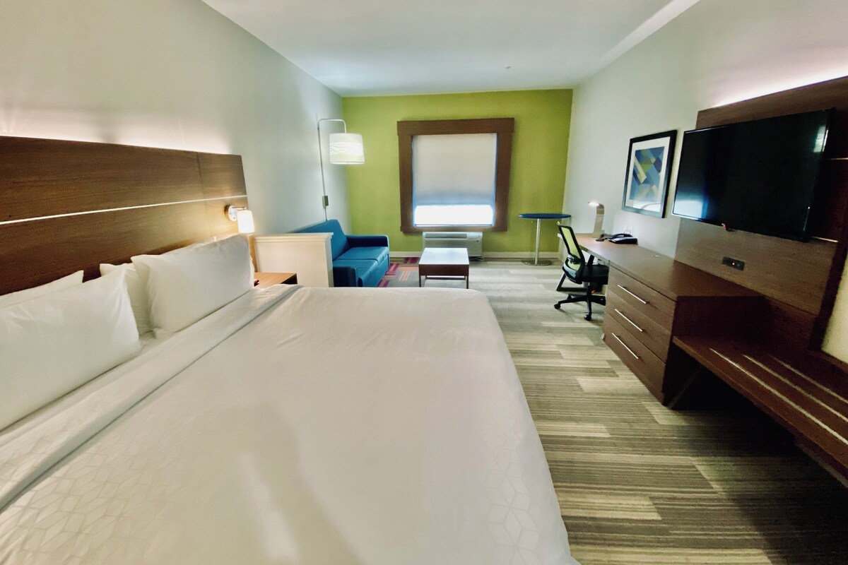 Suite, 1 kingsize-seng | Skrivebord, strykejern/-brett og barnesenger
