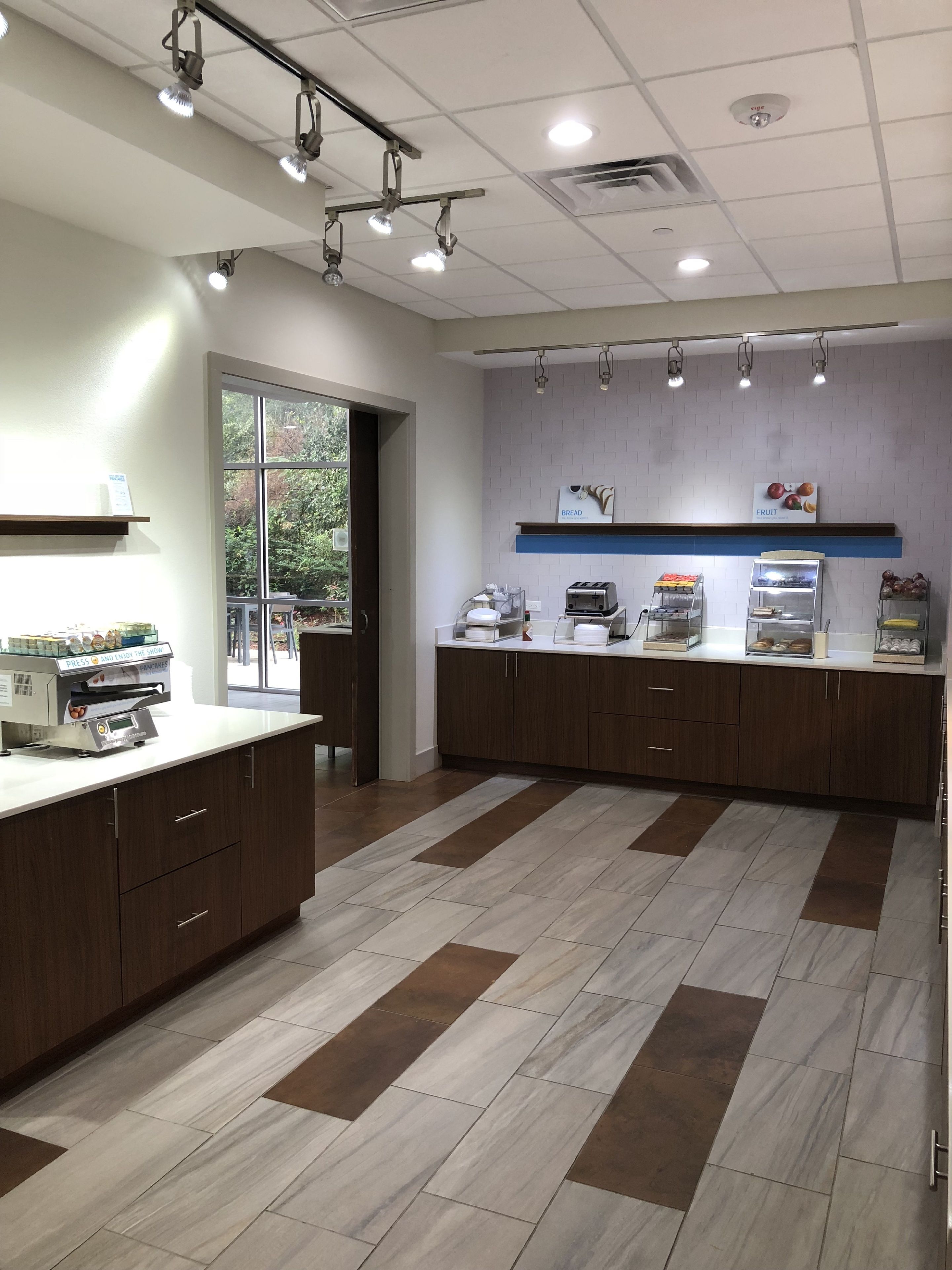 free daily continental breakfast