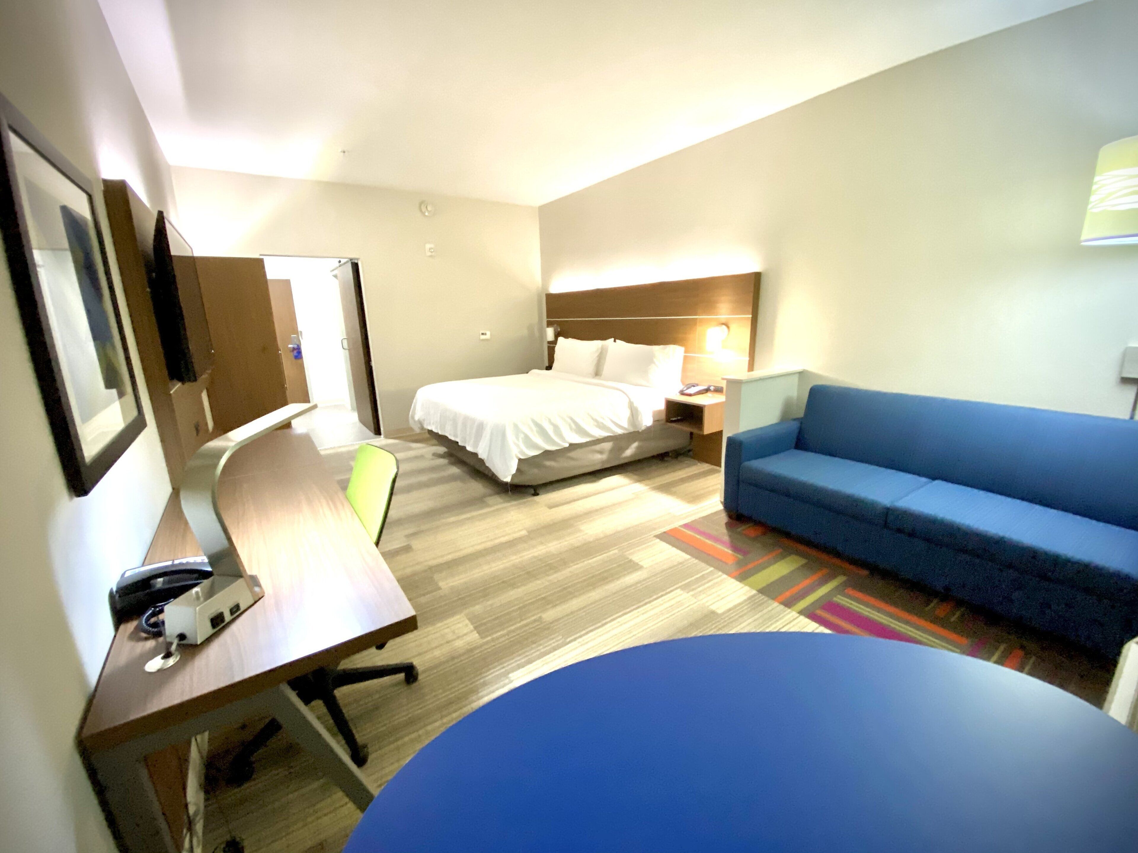 suite, 1 king bed | desk, iron/ironing board, cots/infant beds, rollaway beds