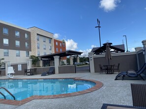 Outdoor pool - Holiday Inn Express Pineville-Alexandria Area by IHG (Pineville)