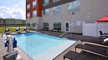 Outdoor pool, open 9 AM to 9 PM, sun loungers