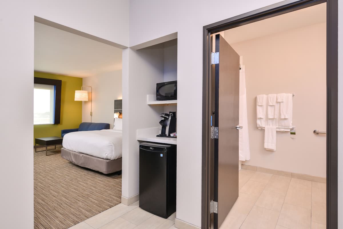 Suite, 1 King Bed with Sofa bed, Accessible (Mobility Tub) | In-room safe, desk, blackout drapes, iron/ironing board