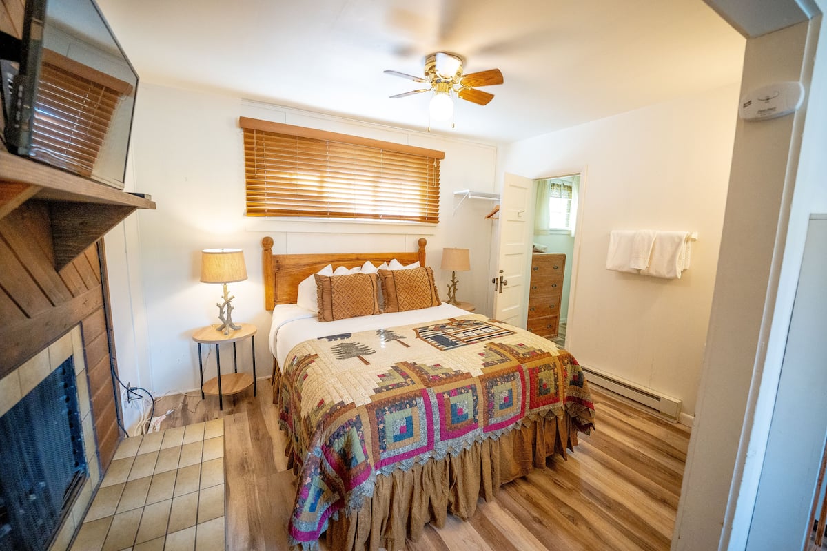 Economy kamer, 1 queensize bed | 1 slaapkamer, beddengoed