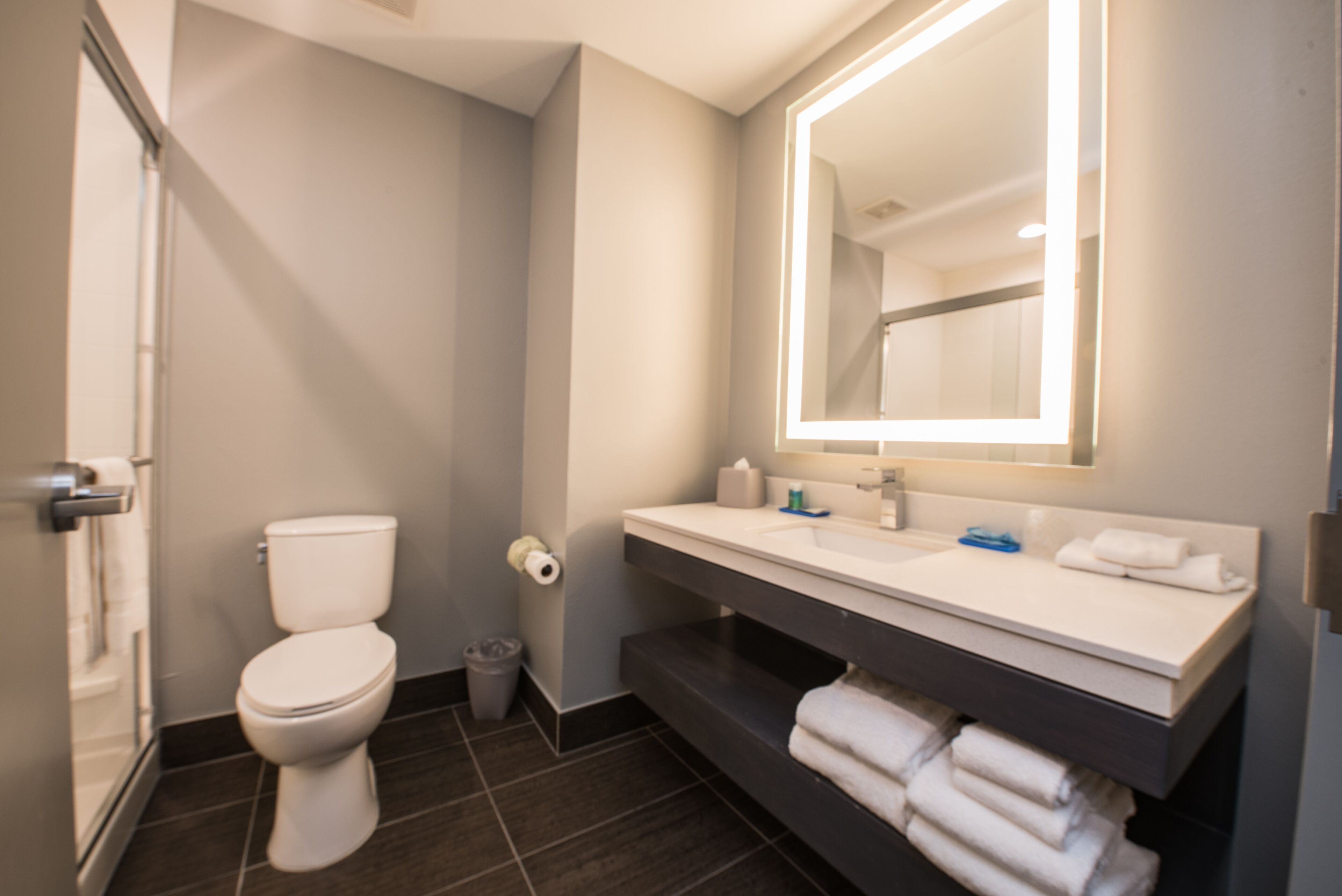 Photo - Holiday Inn Express & Suites Houston   Hobby Airport Area, An Ihg